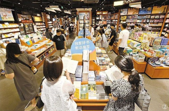 逛書店買幾本心儀的課外書，是不少年輕人喜愛的放松方式