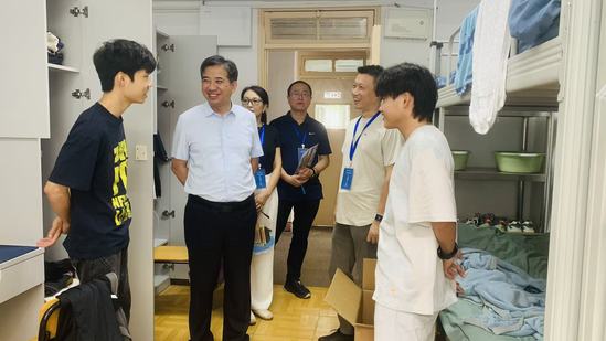 校領導與新生交流