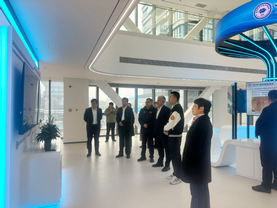 參觀(guān)中科院微電子所集成電路產(chǎn)教融合基地