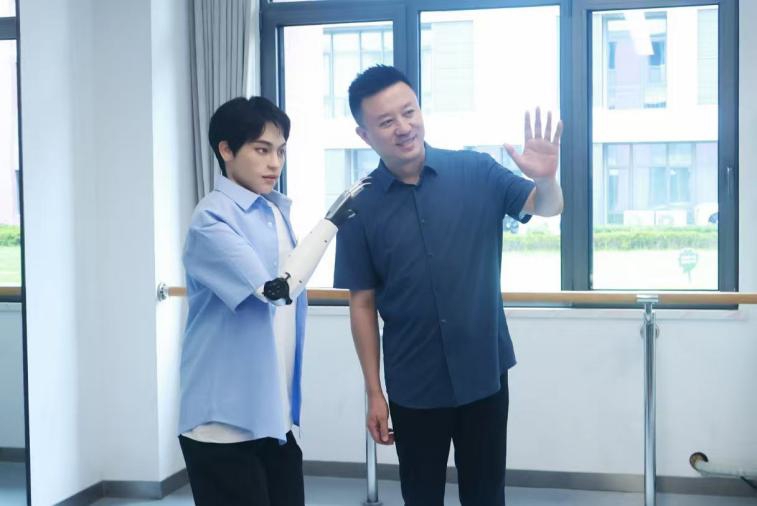 與2025級數媒演播藝術博士新生潘濤交流