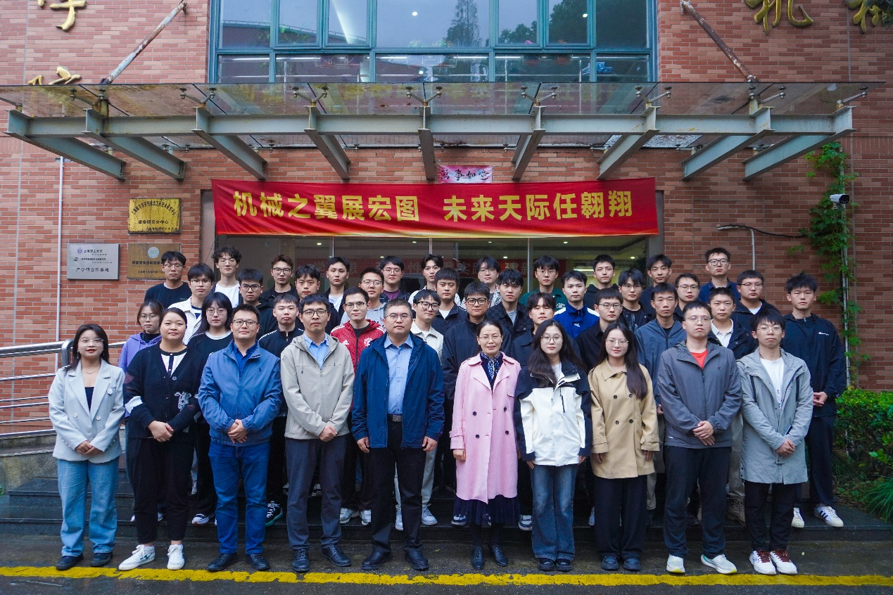 團(tuán)隊(duì)合影